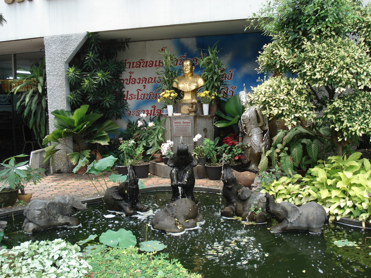 照片 泰国(Thailand) 清迈(Chiang Mai) 护城河内(Inside Canal) 三兰路(Sam Lan Road) 2006-04 23