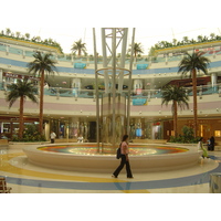照片 阿联酋(United Arab Emirates) 阿布扎比(Abu Dhabi) 码头购物中心(Marina Mall) 2005-09 13