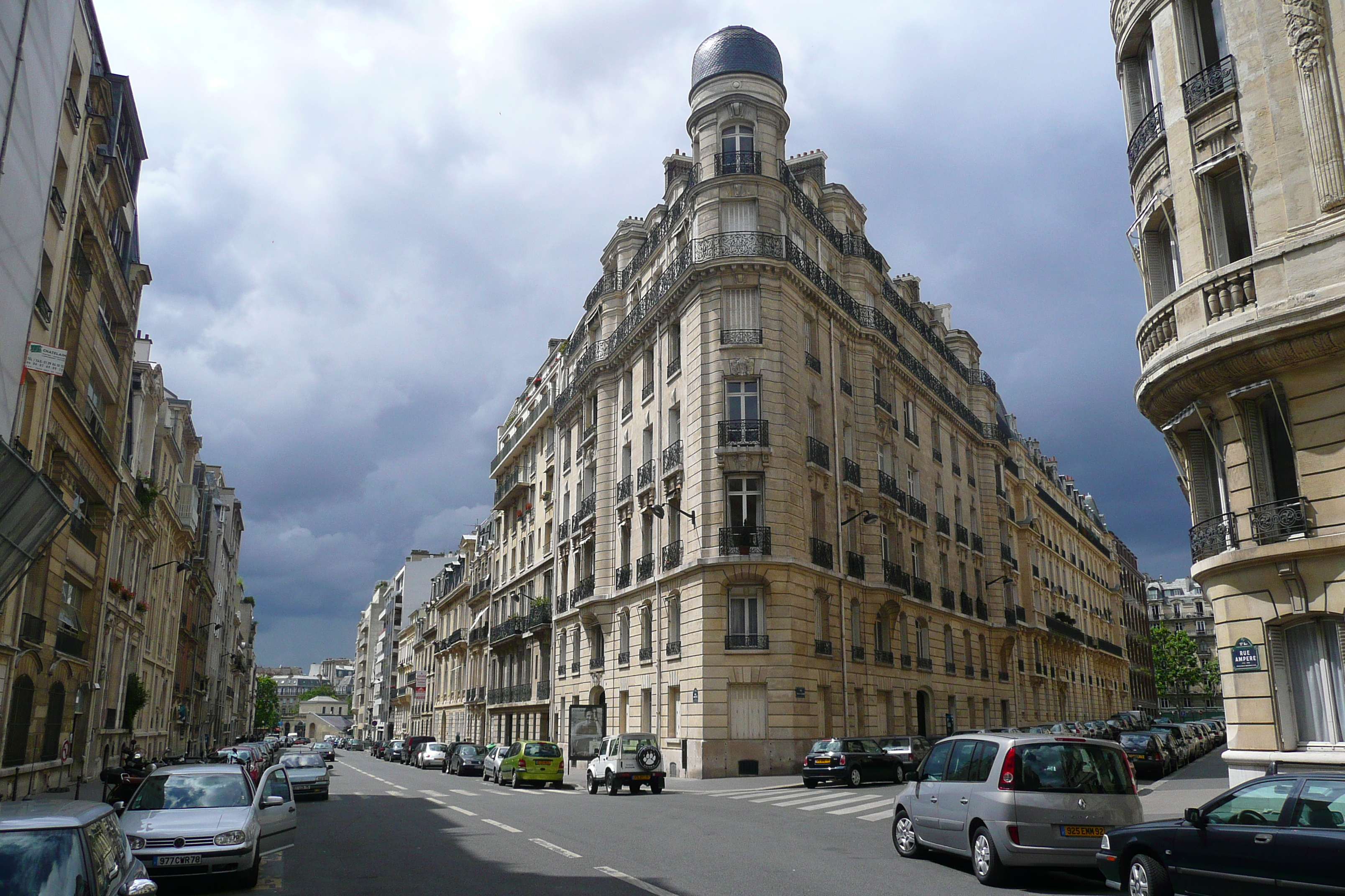 Photo France Paris Rue Ampère 2007-06 8