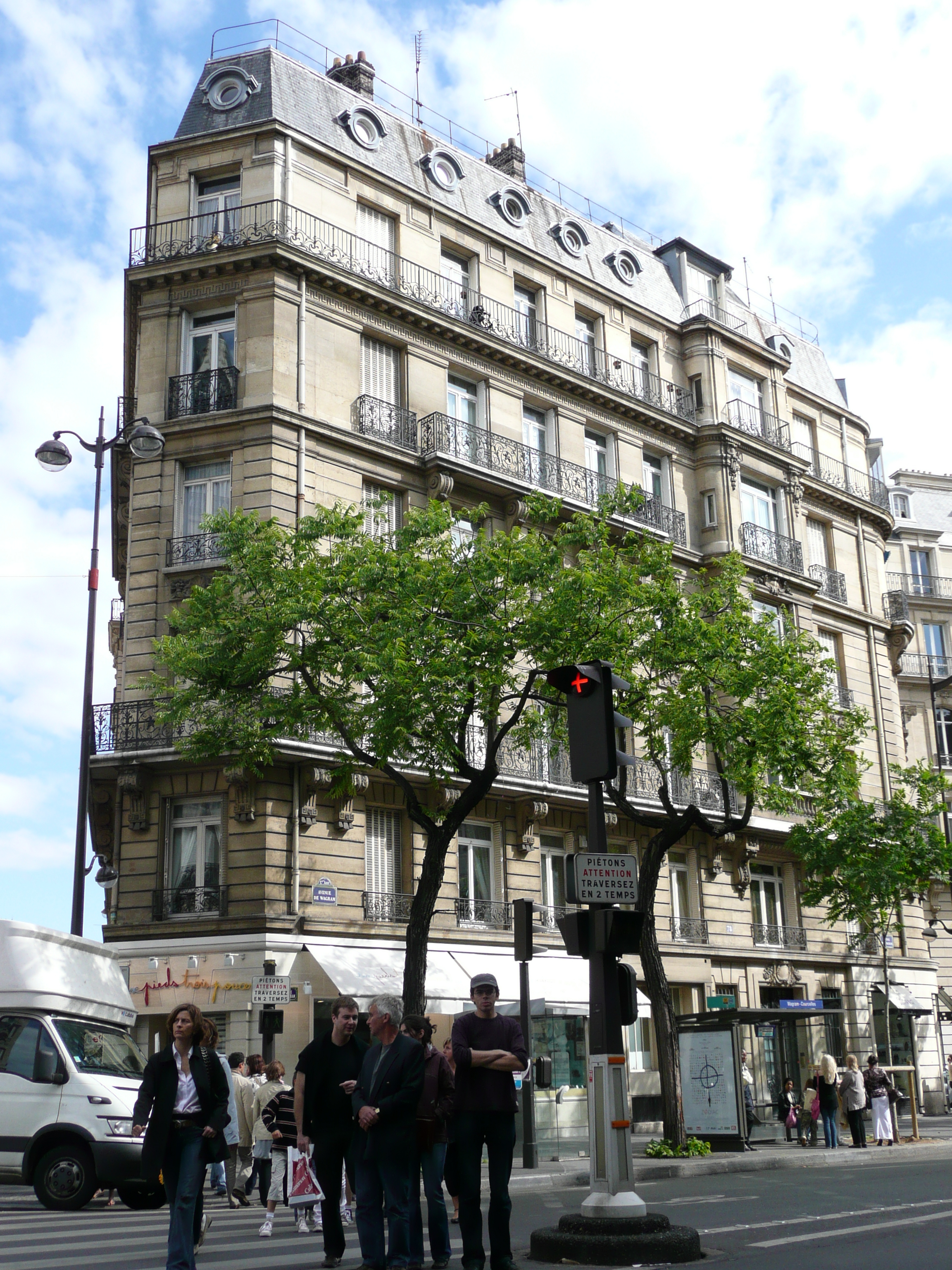 Photo France Paris 17eme Arrondissement Avenue de Wagram 2007-05 46