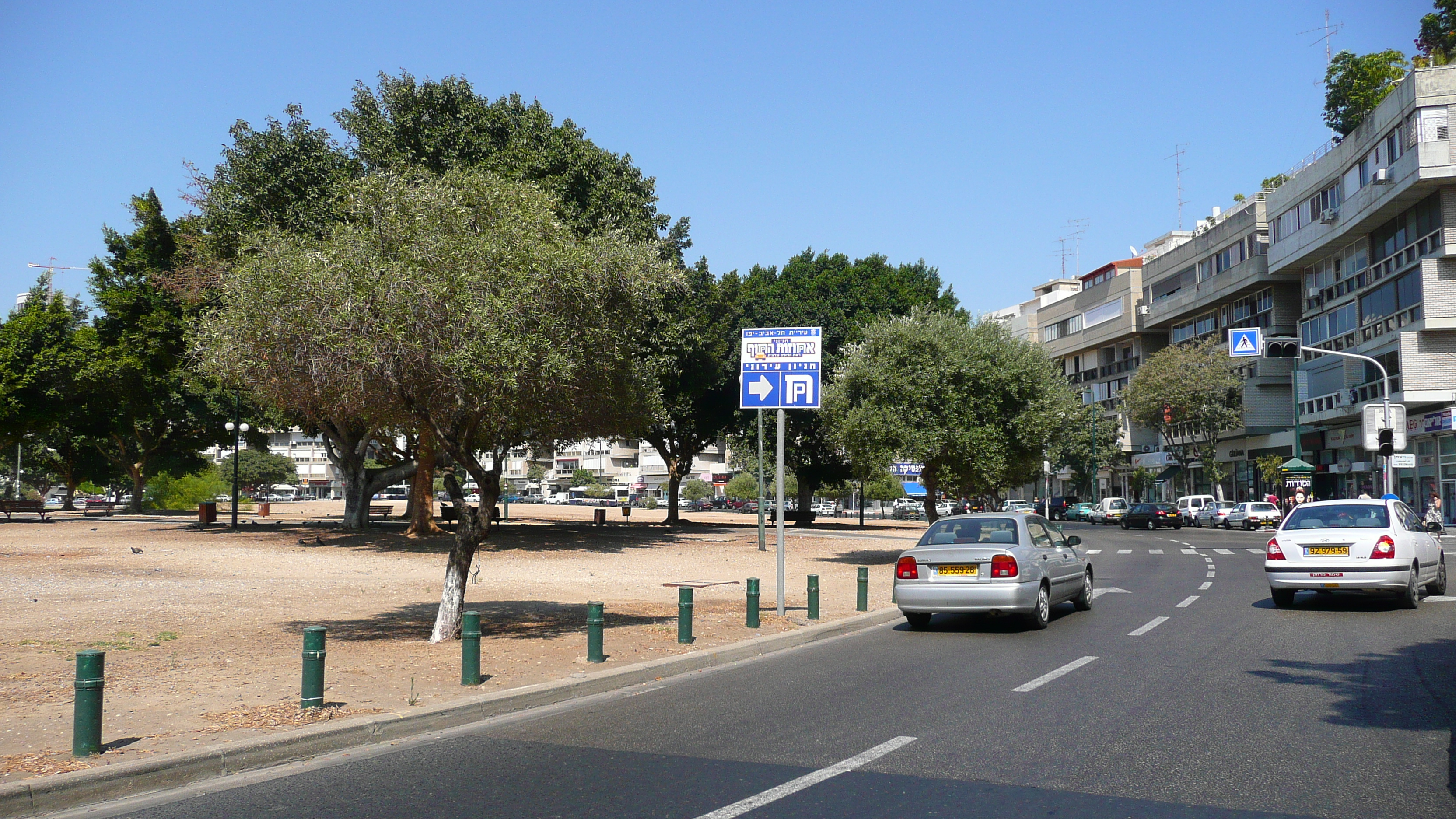 Photo Israel Tel Aviv Kikar Hamedina 2007-06 13