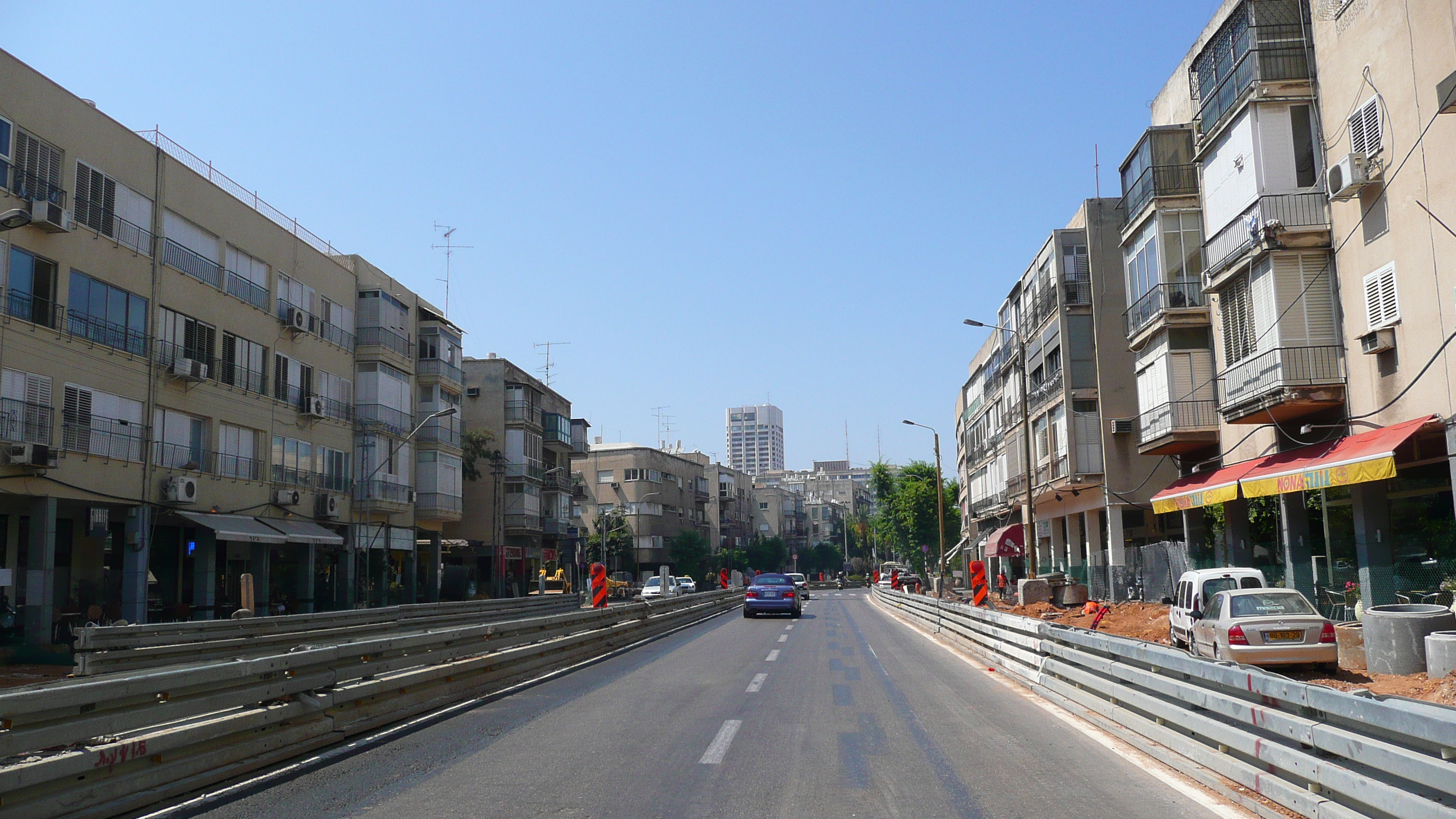 Photo Israel Tel Aviv Rue Ibn Gvirol 2007-06 57