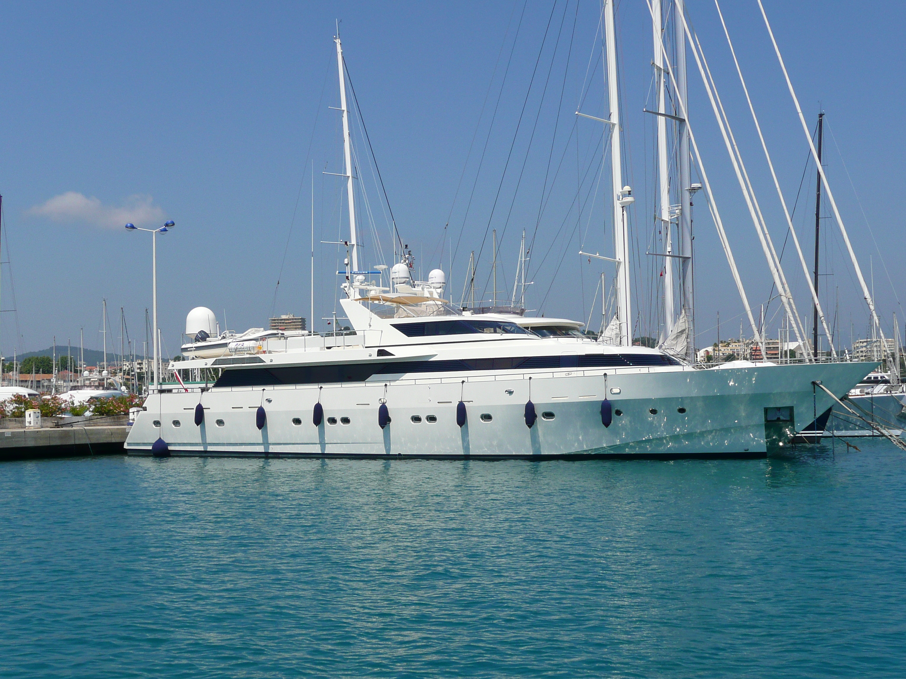 Photo France Antibes Port Vauban 2007-07 17