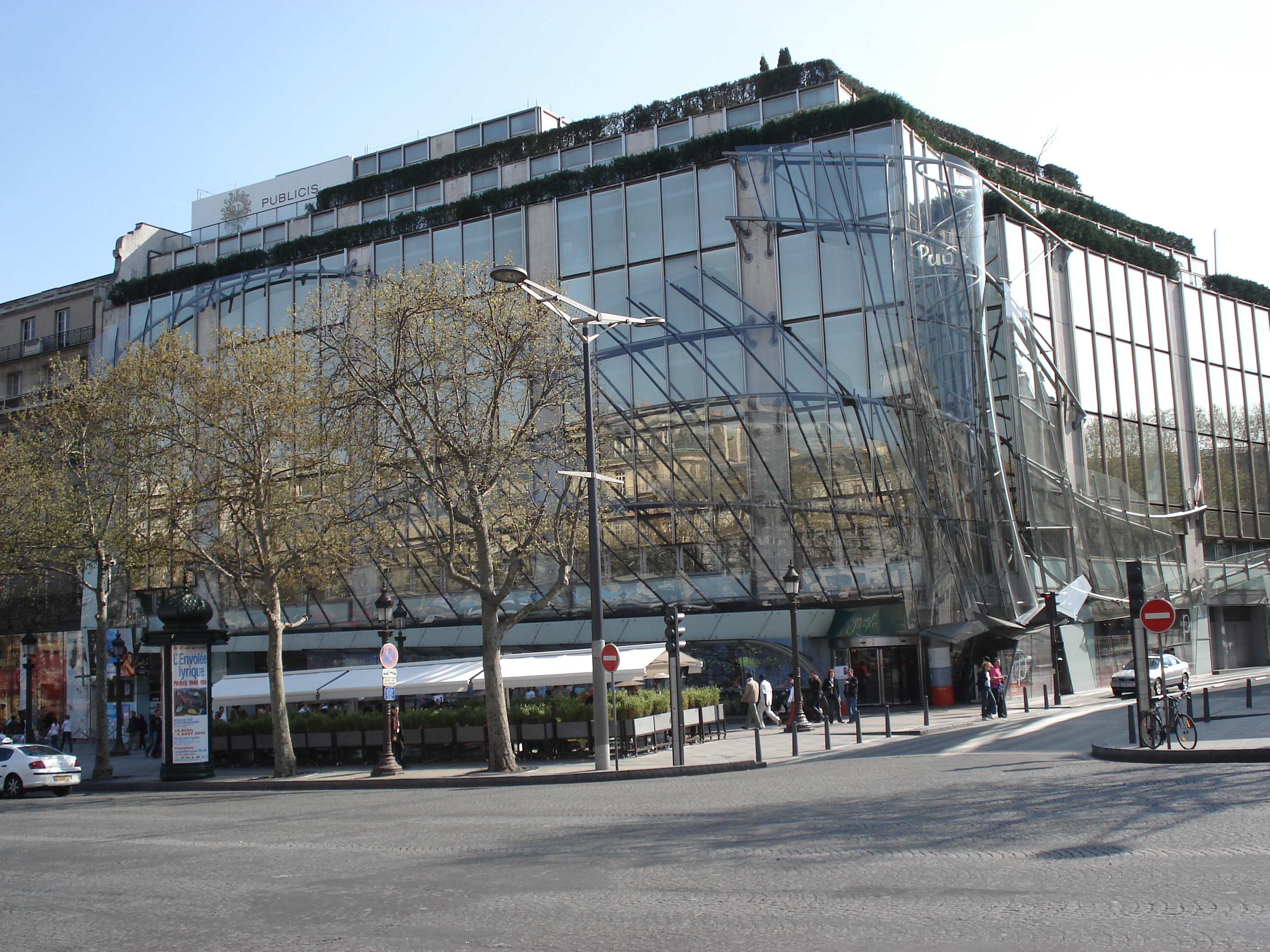 Photo France Paris Avenue des Champs Elysees 2006-04 33