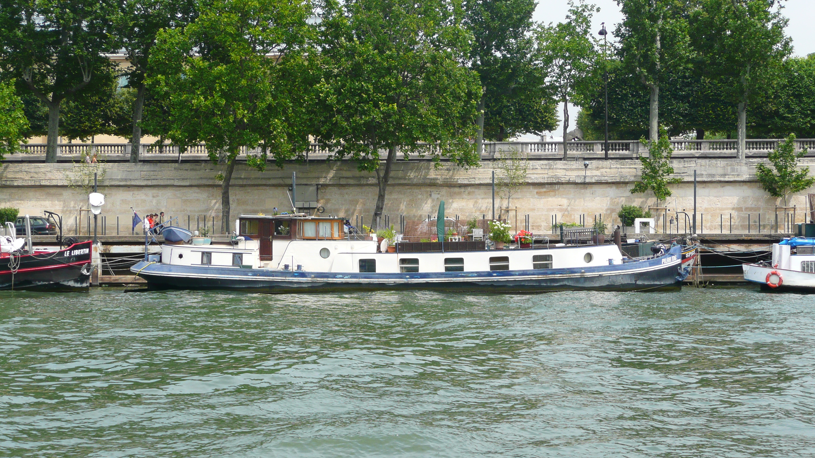 Photo France Paris Péniches Parisiennes 2007-06 36