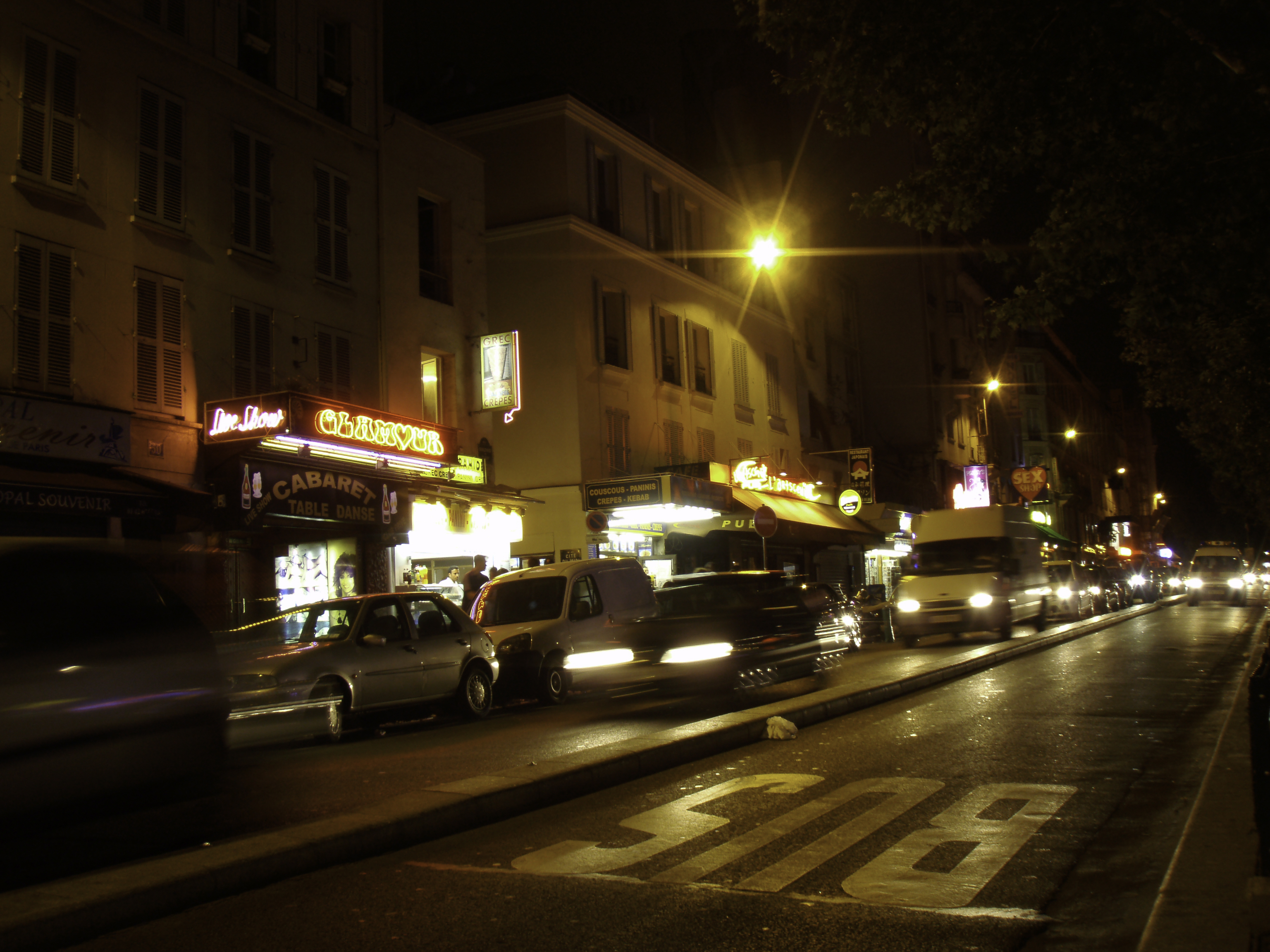 Photo France Paris Pigalle de nuit 2007-07 35