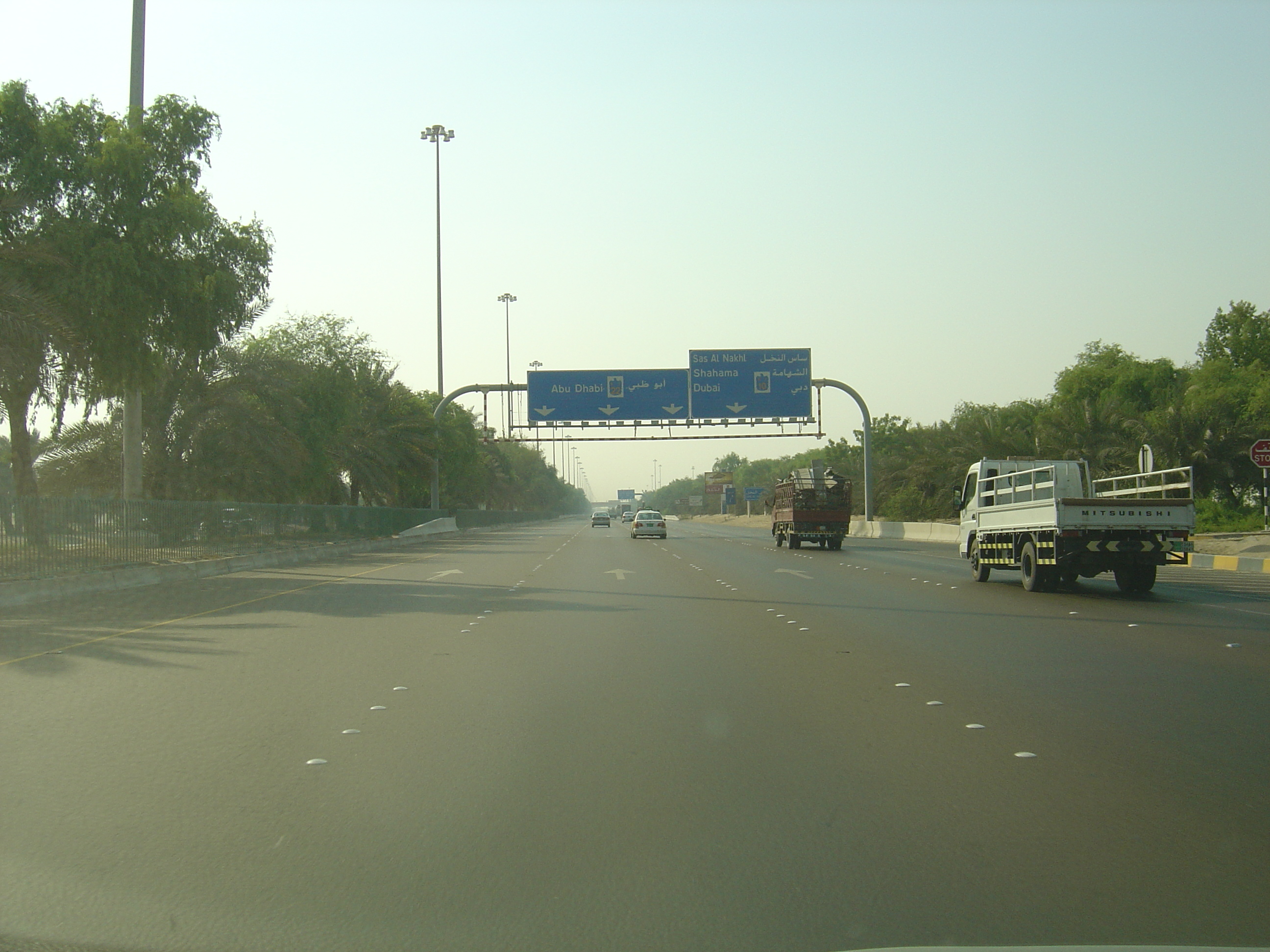 Photo Émirats arabes unis Route de Al Ain à Abu Dhabi 2005-09 2