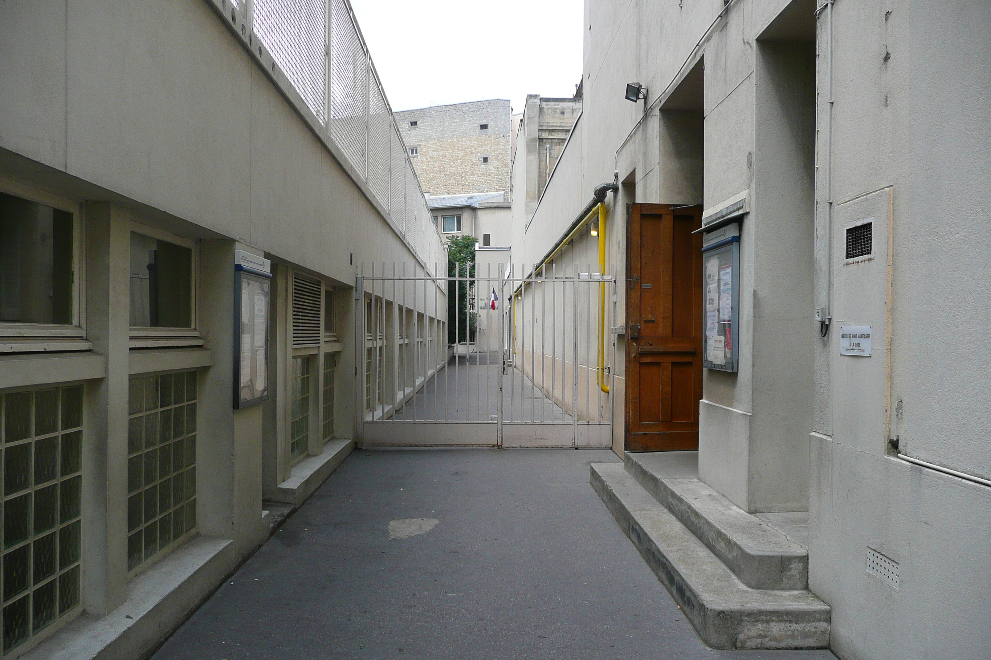 Photo France Paris Rue Ampère 2007-06 27