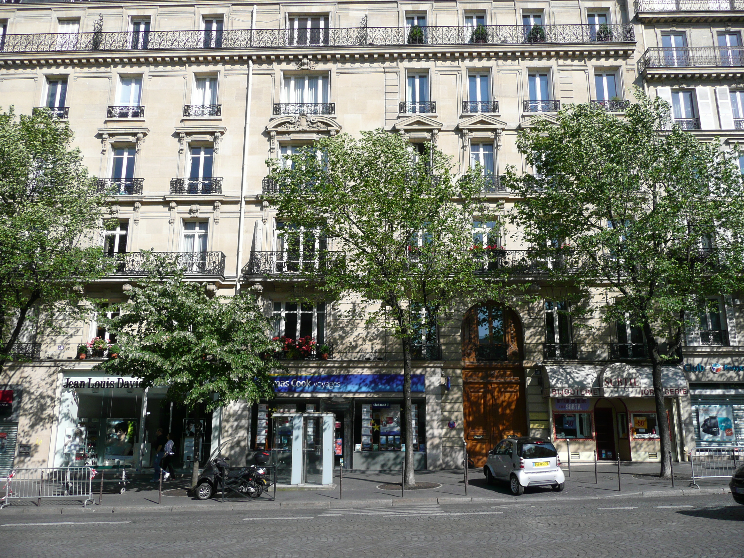 Photo France Paris 17eme Arrondissement Avenue de Wagram 2007-05 66