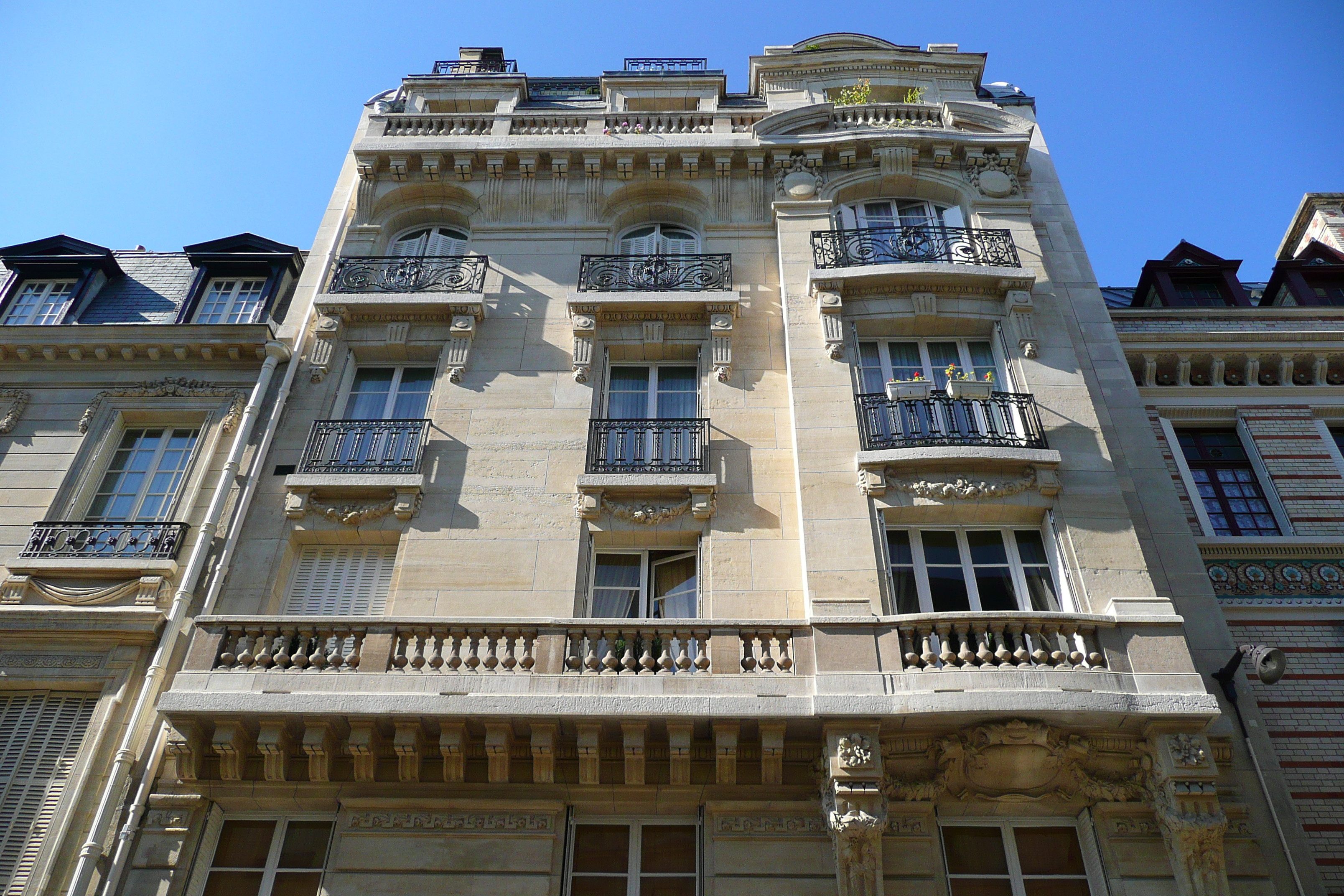 Photo France Paris 17eme Arrondissement Rue Fortuny 2007-09 20