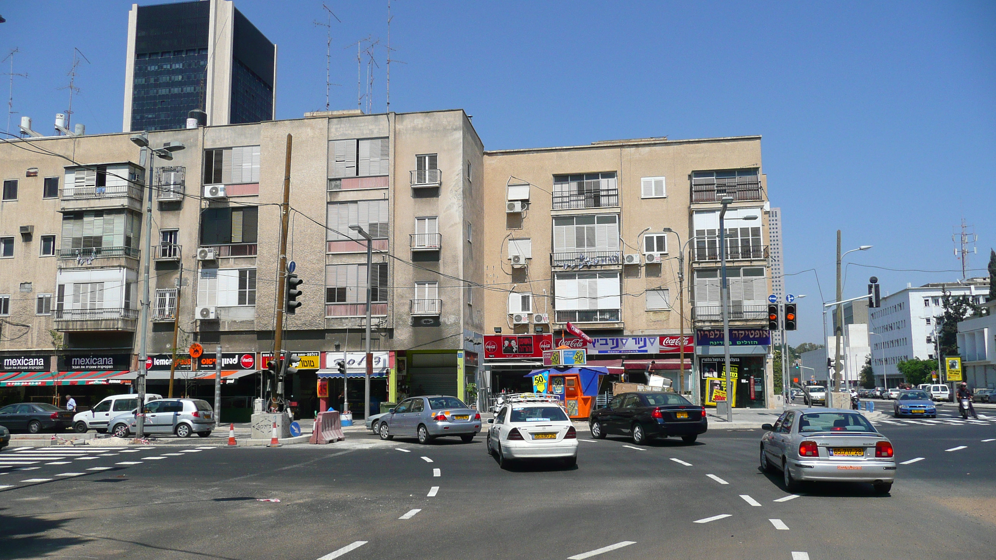 Photo Israel Tel Aviv Rue Ibn Gvirol 2007-06 25