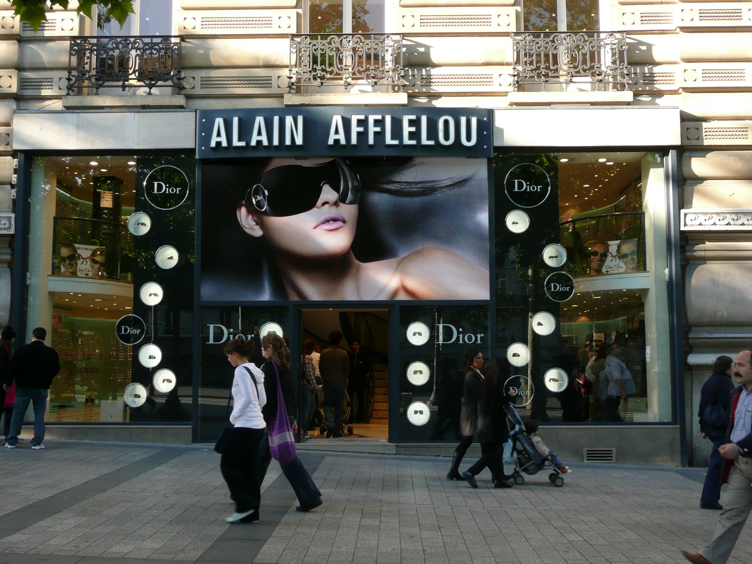 Photo France Paris Avenue des Champs Elysees 2007-04 14