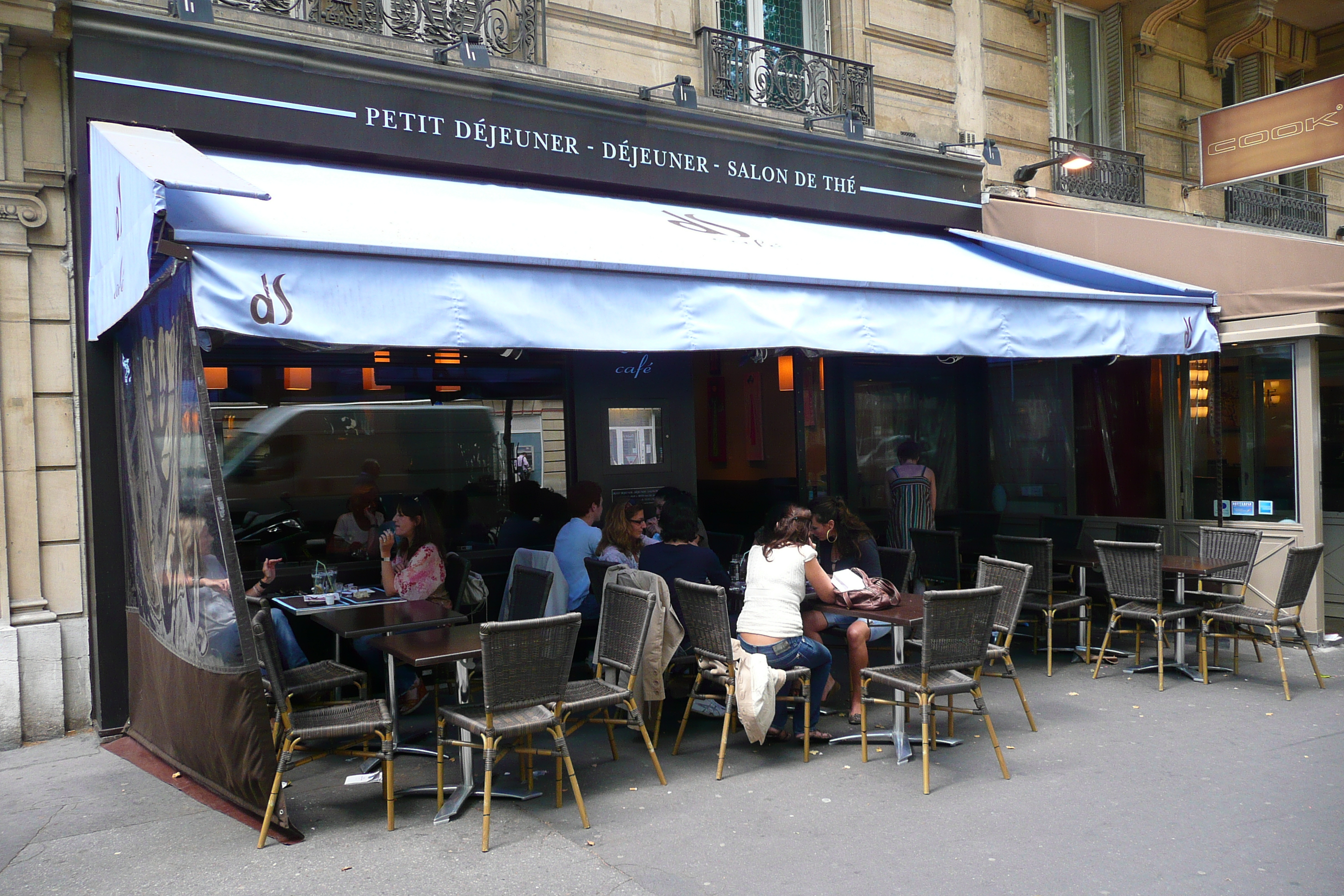 Photo France Paris Avenue Niel 2007-06 75