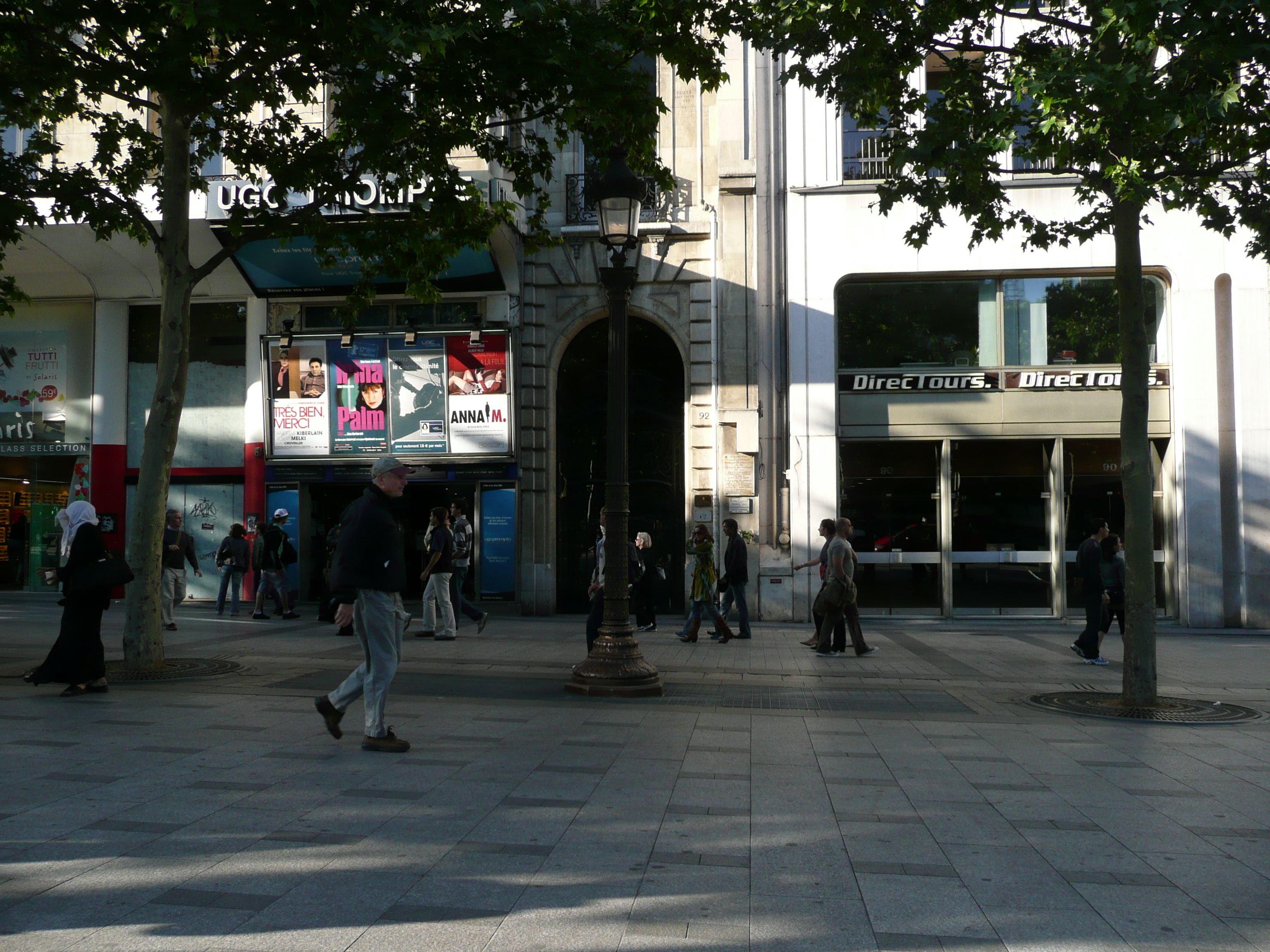 Photo France Paris Avenue des Champs Elysees 2007-04 38