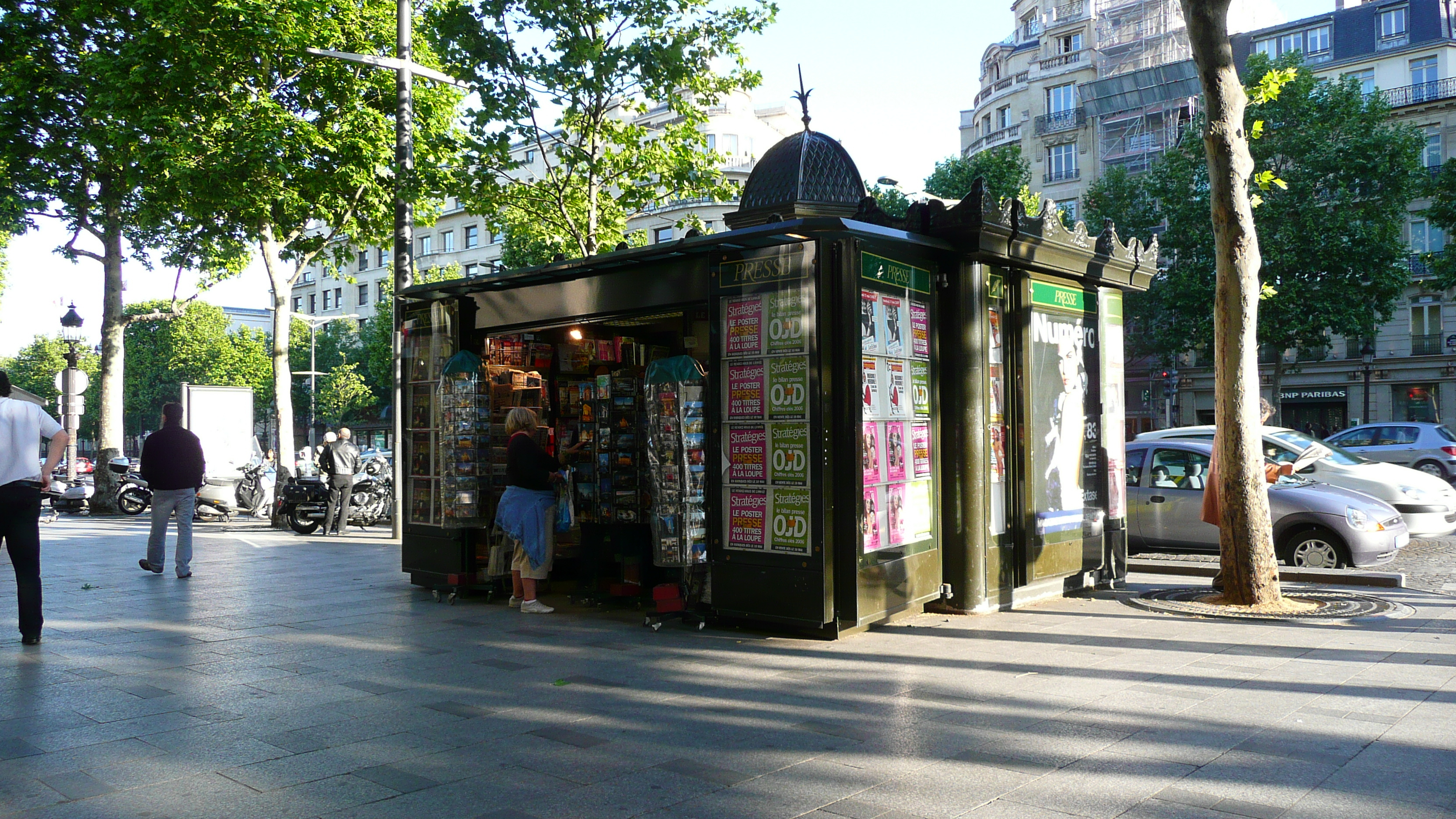 Photo France Paris Avenue des Champs Elysees 2007-04 117