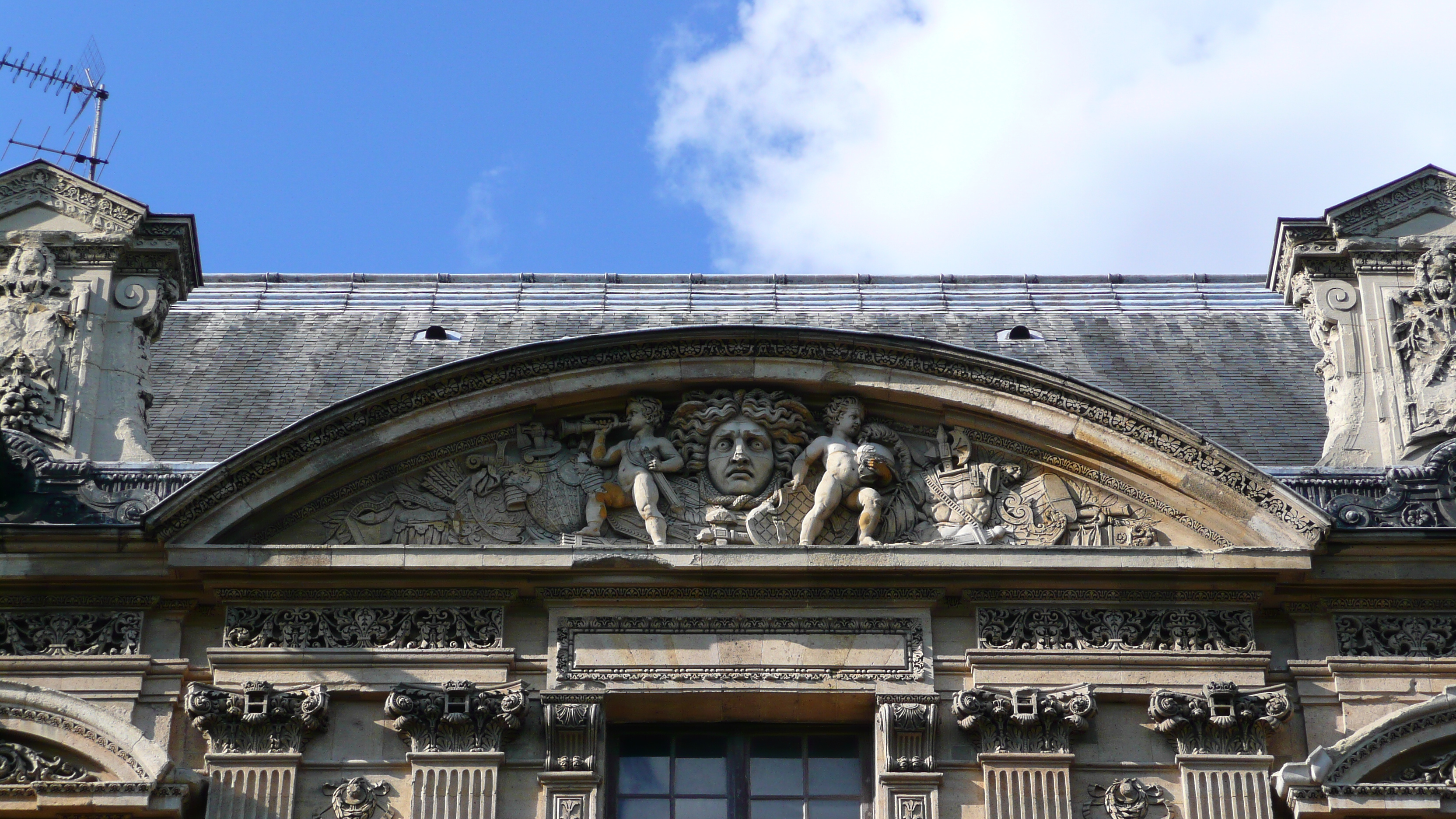 Photo France Paris Le Louvre Facade sur Seine du Louvre 2007-07 27