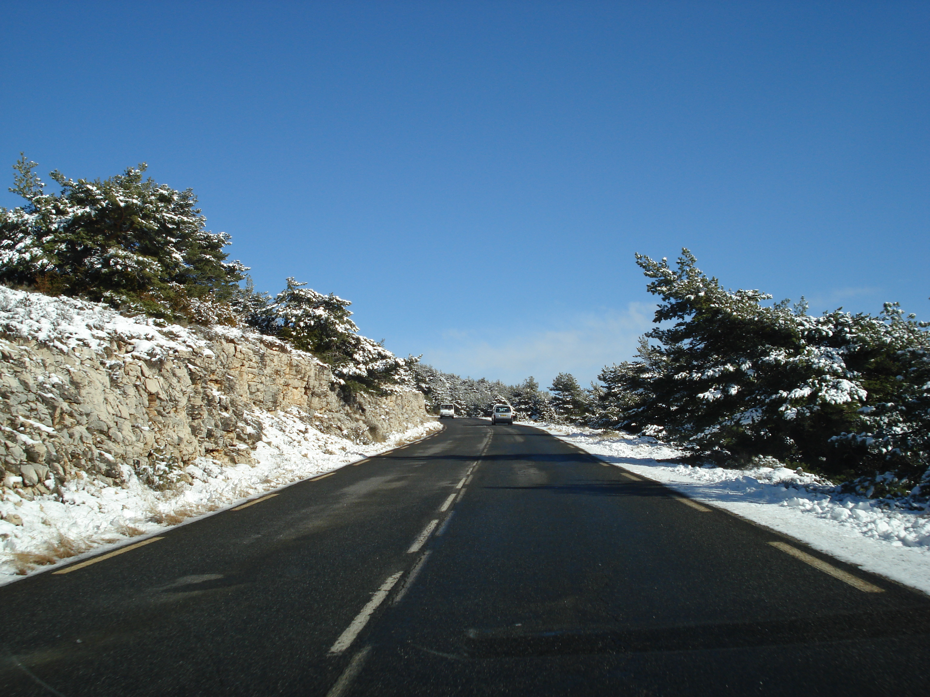 Photo France Route de Coursegoule à Gréolières les neiges 2007-01 23
