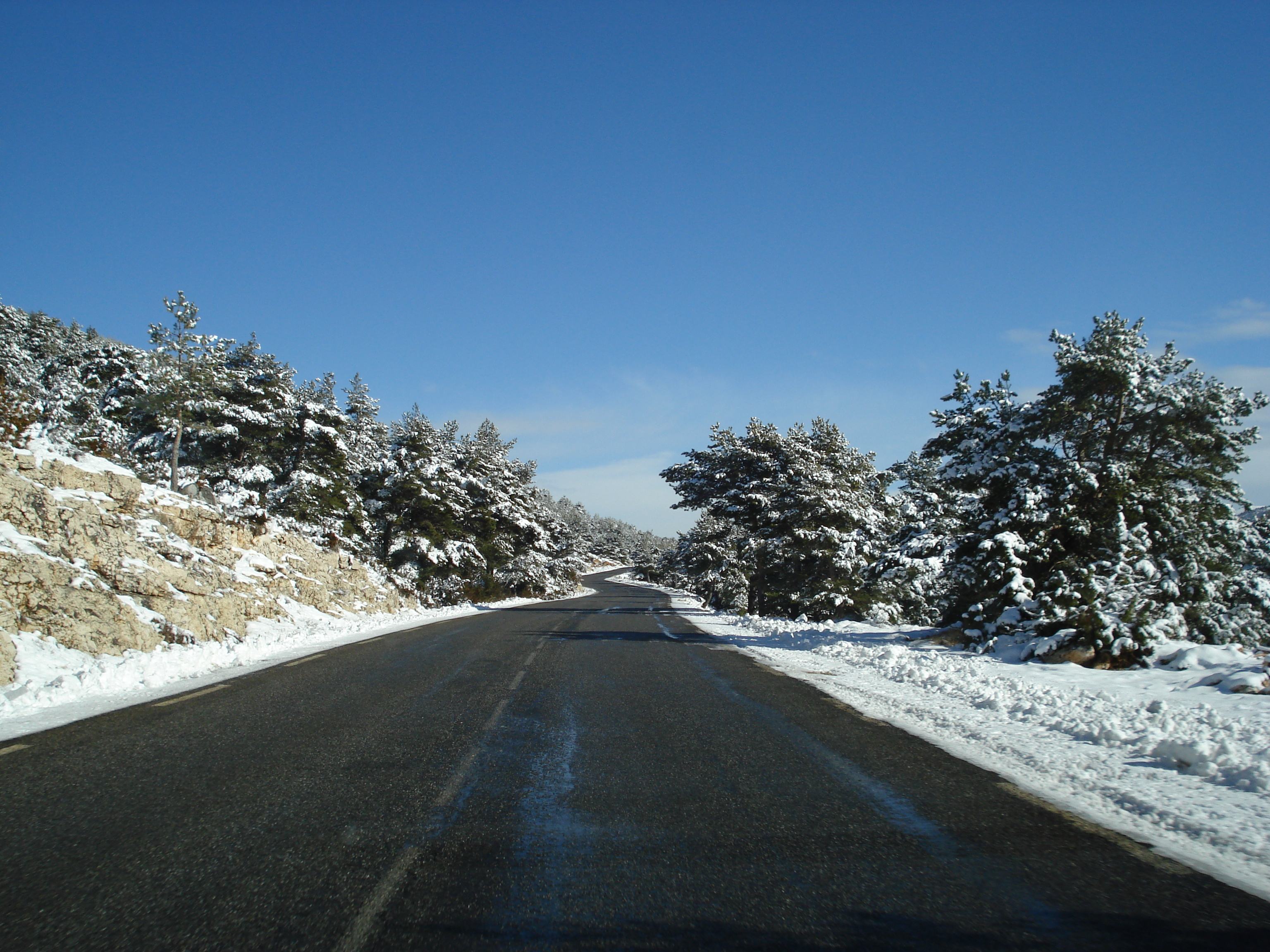 Photo France Route de Coursegoule à Gréolières les neiges 2007-01 54