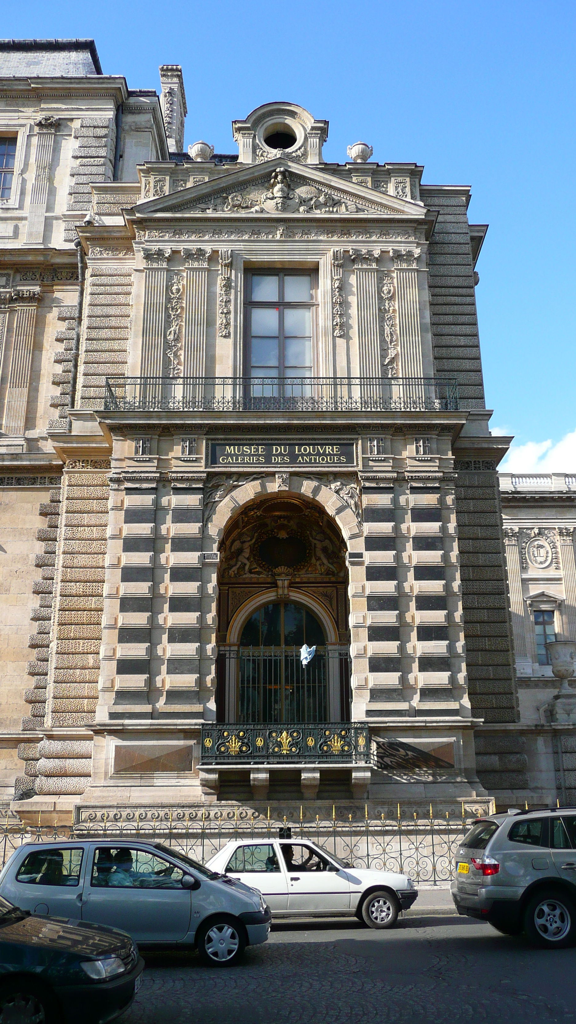 Photo France Paris Le Louvre Facade sur Seine du Louvre 2007-07 34