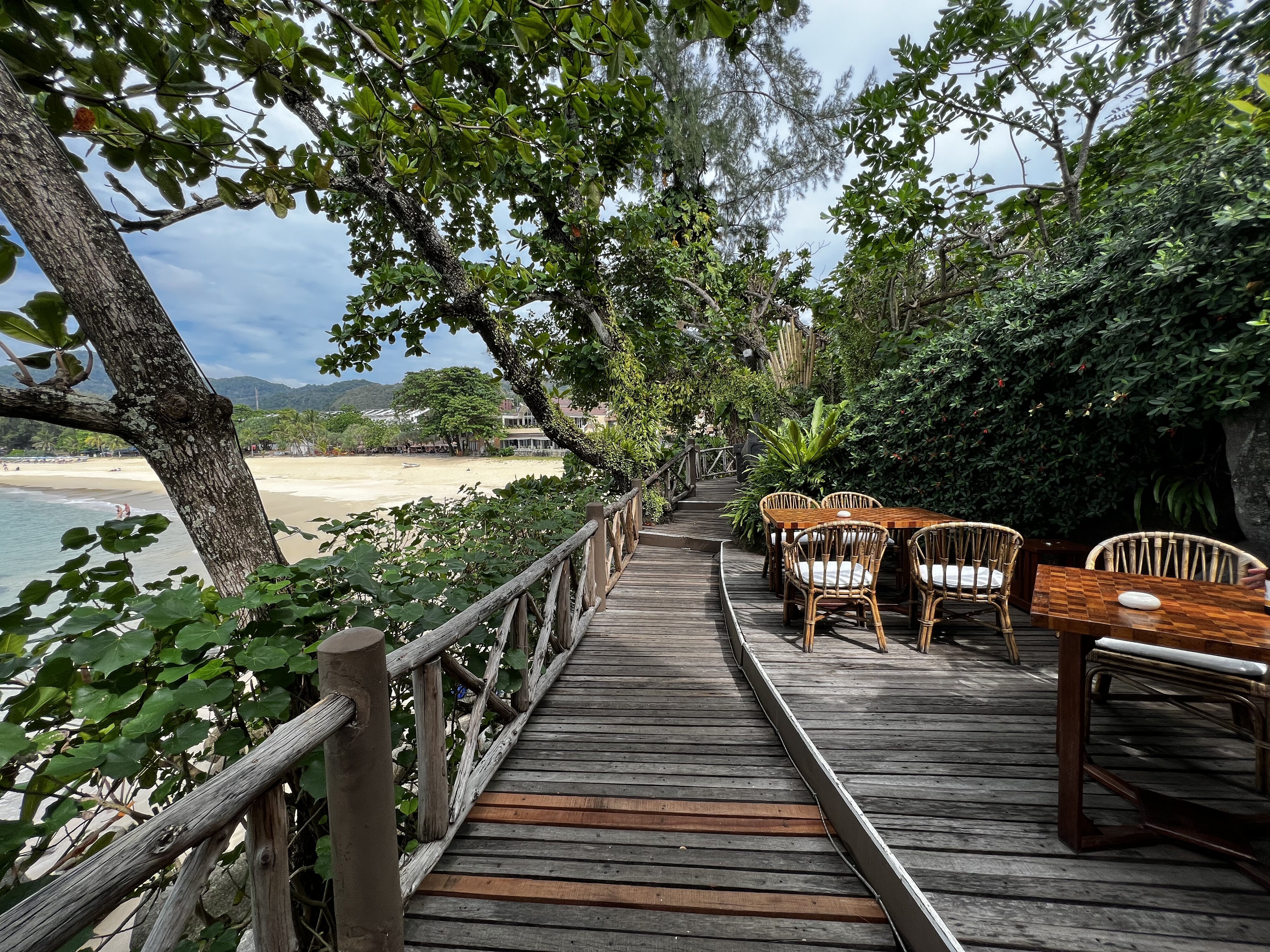 Photo Thaïlande Phuket Plage de Karon Restaurant On the rock 2021-12 29