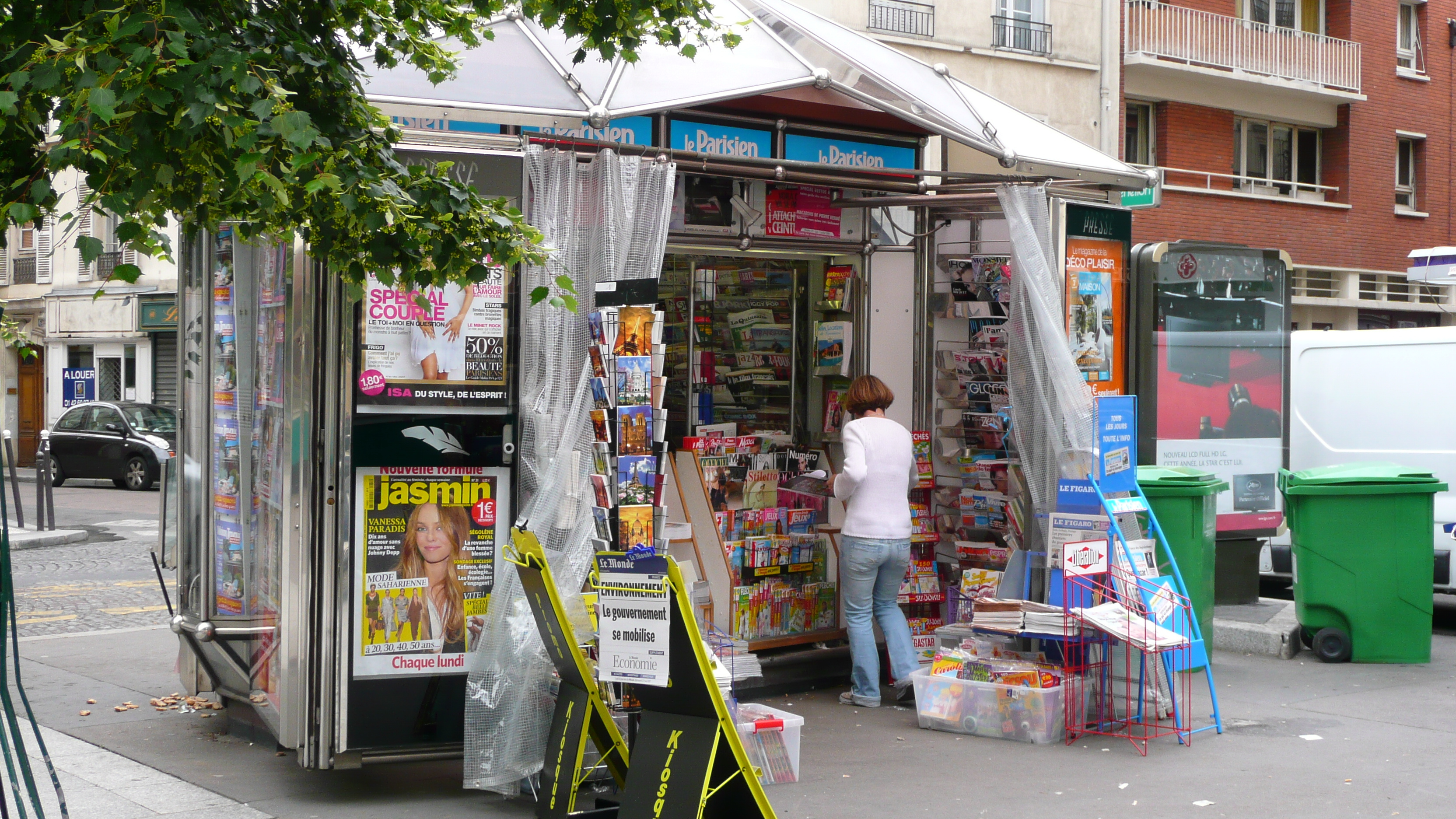 Photo France Paris 17eme Arrondissement Rue de Lévis 2007-05 34