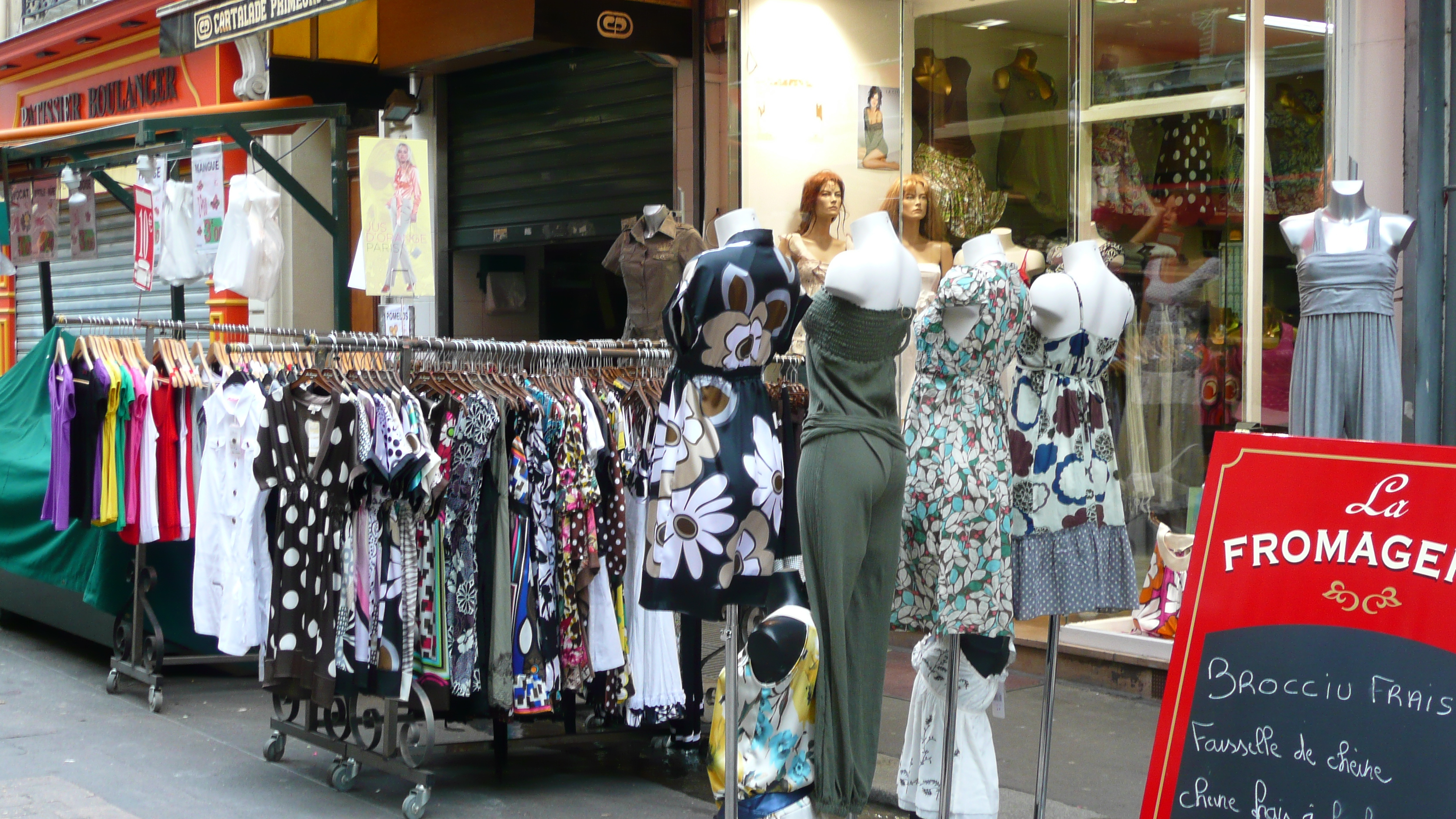 Photo France Paris 17eme Arrondissement Rue de Lévis 2007-05 16