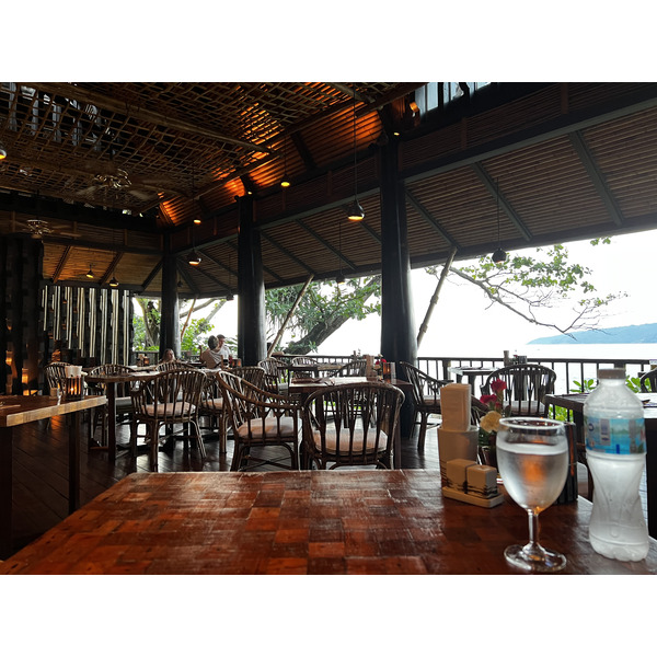 Photo Thaïlande Phuket Plage de Karon Restaurant On the rock 2021-12 61