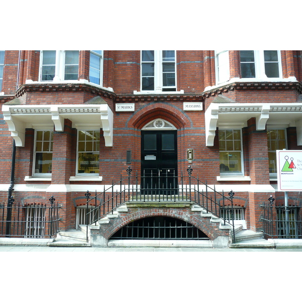 Photo Royaume-Uni Londres Brown Hart Gardens 2007-09 14