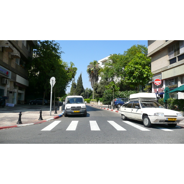Photo Israel Tel Aviv Kikar Hamedina 2007-06 22