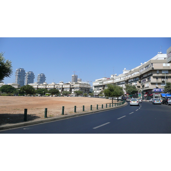 Photo Israel Tel Aviv Kikar Hamedina 2007-06 5