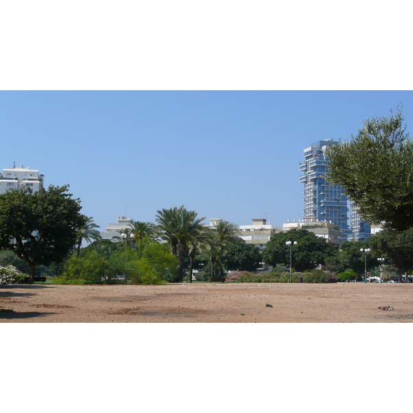 Photo Israel Tel Aviv Kikar Hamedina 2007-06 1