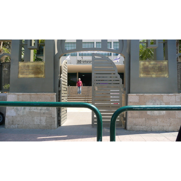 Photo Israel Tel Aviv Rue Jabotinsky 2007-06 21