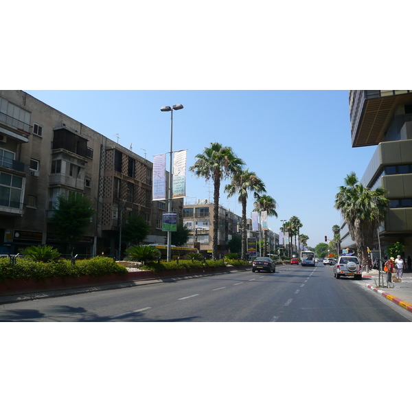 Photo Israel Tel Aviv Rue Ibn Gvirol 2007-06 4