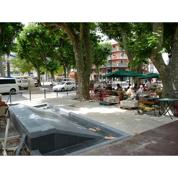 Photo France Vence Place du Grand Jardin 2007-07 13