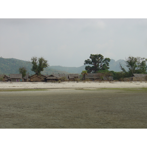 Photo Birmanie (Myanmar) Nord de Maungmagan 2005-01 53