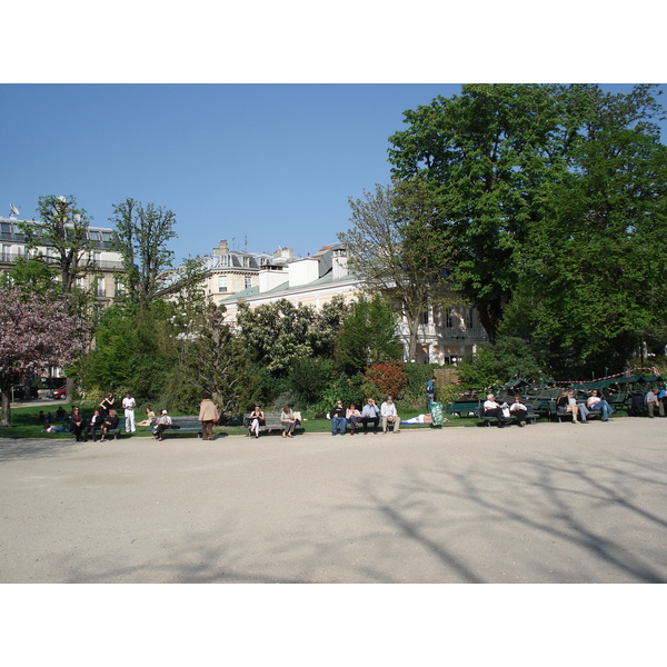 Photo France Paris Avenue des Champs Elysees 2006-04 53