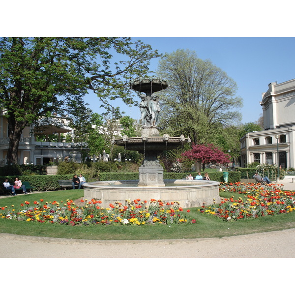 Photo France Paris Avenue des Champs Elysees 2006-04 47
