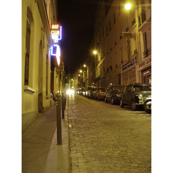Photo France Paris Pigalle de nuit 2007-07 6