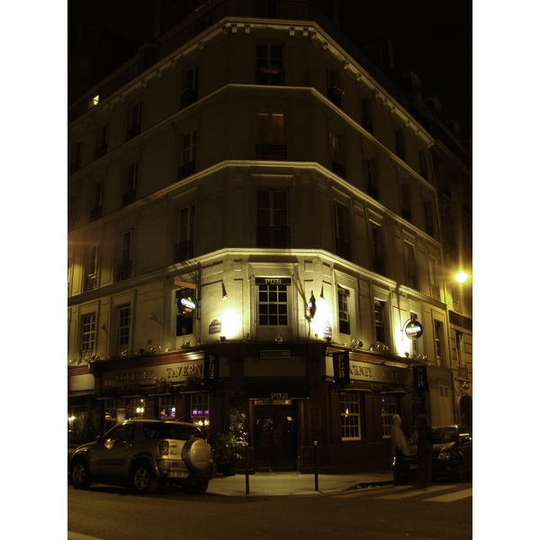 Photo France Paris Pigalle de nuit 2007-07 38