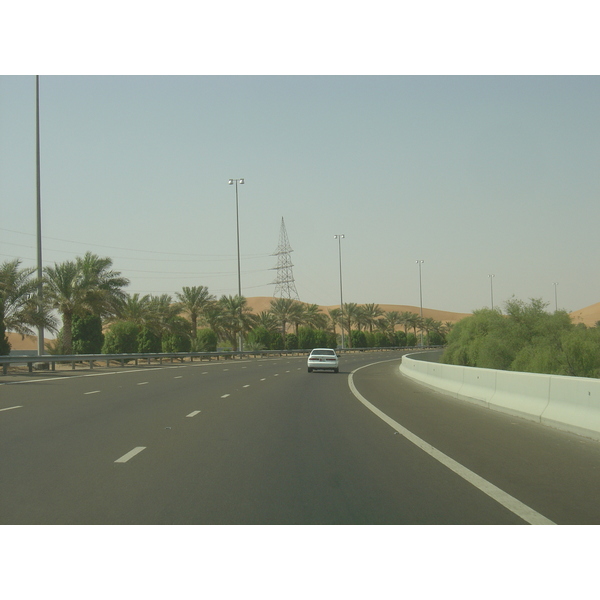 Photo Émirats arabes unis Route de Al Ain à Abu Dhabi 2005-09 7