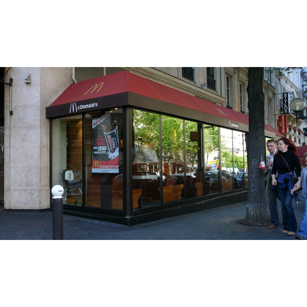 Photo France Paris 17eme Arrondissement Avenue de Wagram 2007-05 3