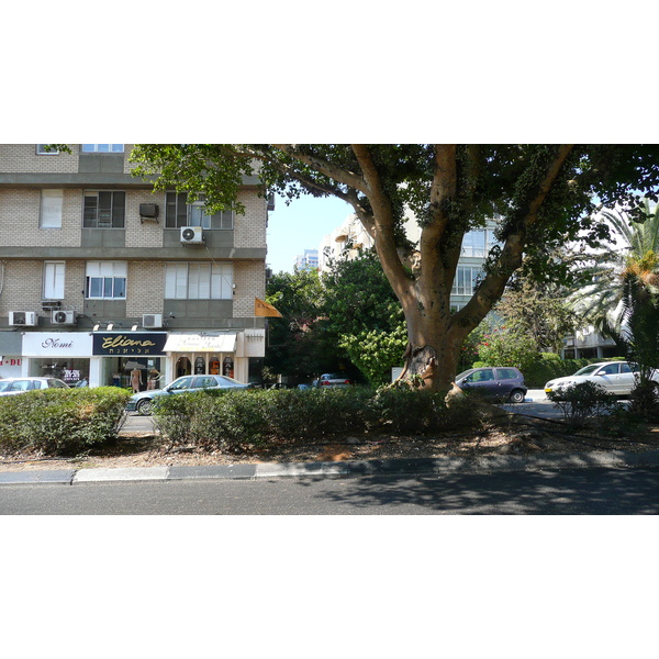 Photo Israel Tel Aviv Rue Jabotinsky 2007-06 14