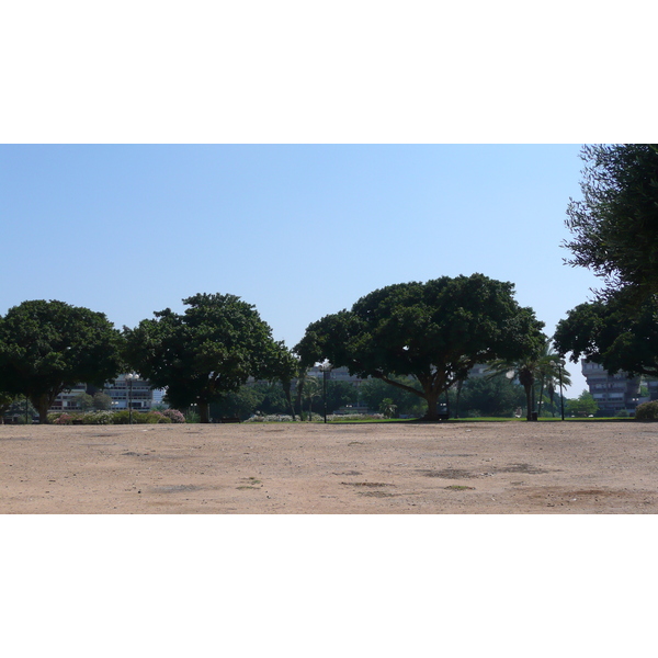 Photo Israel Tel Aviv Kikar Hamedina 2007-06 29