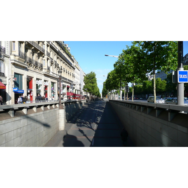 Photo France Paris Avenue des Champs Elysees 2007-04 28