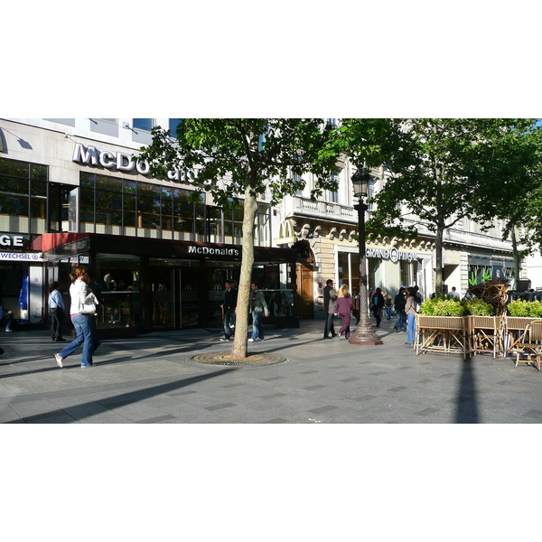 Photo France Paris Avenue des Champs Elysees 2007-04 32