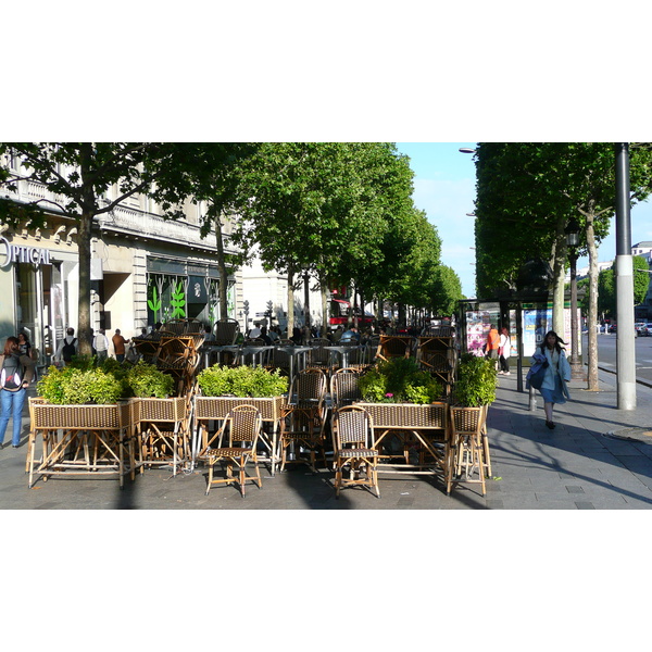 Photo France Paris Avenue des Champs Elysees 2007-04 39