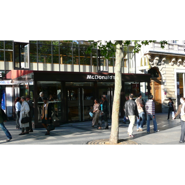 Photo France Paris Avenue des Champs Elysees 2007-04 29