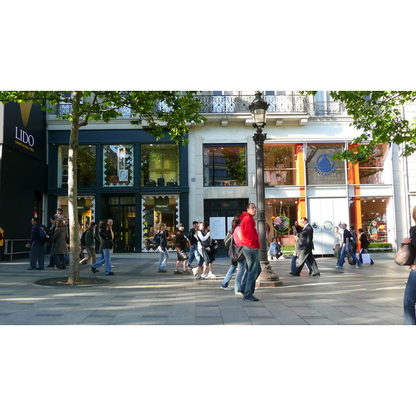 Photo France Paris Avenue des Champs Elysees 2007-04 124