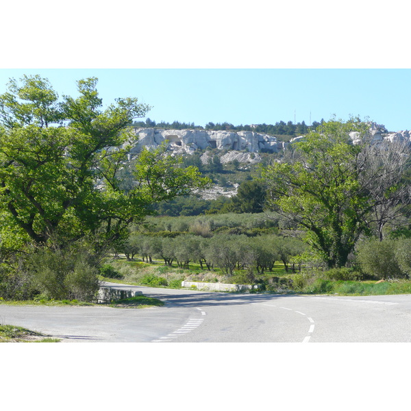 Photo France Provence route de Mouries aux Baux de Provence 2008-04 16