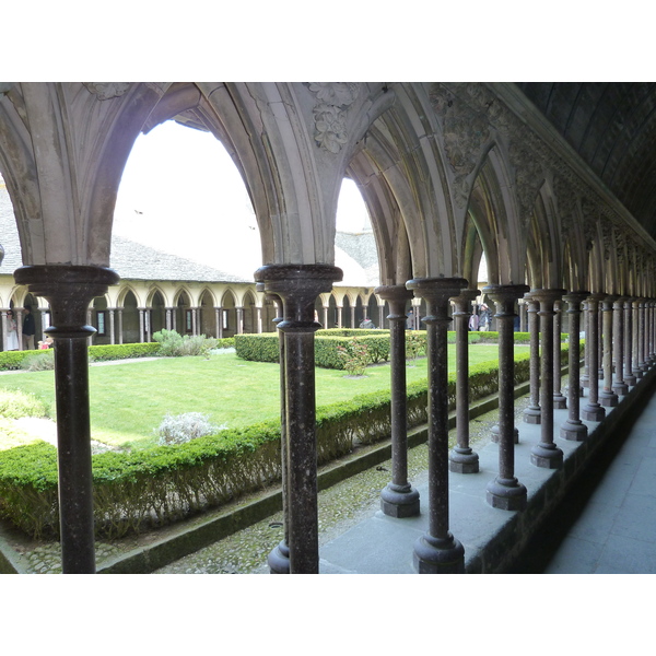 Photo France Mont Saint Michel Cloître de l'Abbaye du Mont Saint Michel 2010-04 17